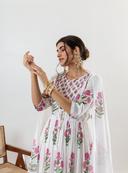 https://www.latestkurtidesigns.com/wp-content/uploads/2024/04/Pink-anarakli-1.jpg
