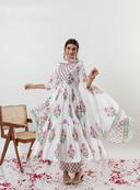 https://www.latestkurtidesigns.com/wp-content/uploads/2024/04/Pink-anarakli-4.jpg