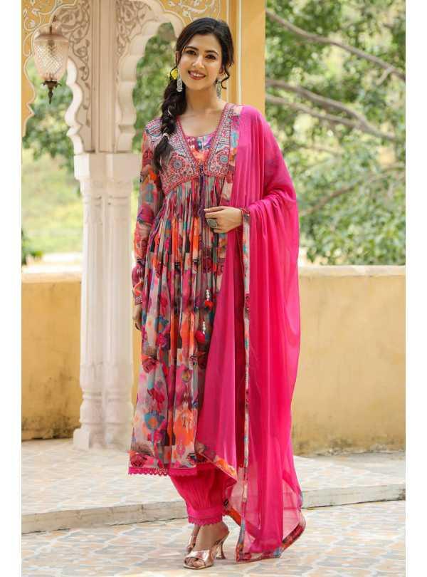 https://www.latestkurtidesigns.com/wp-content/uploads/2024/05/pink-suit-1-1.jpg